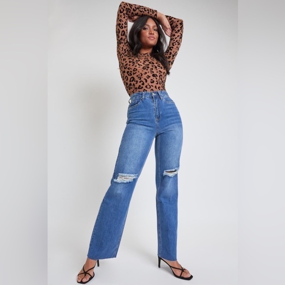 YMI DREAM Woman’s Wide Leg Medium Wash Distressed Denim Jeans w Raw Hem Size 7 - Picture 1 of 16